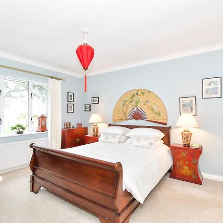 Stay At 'The Elms' In Tranquil Church Norton, Selsey - Ground Floor Bedroom, Own Private Bathroom, Quiet Beach, 2 Acre Garden By The Sea, On Edge Of Wildlife Nature Reserve מראה חיצוני תמונה