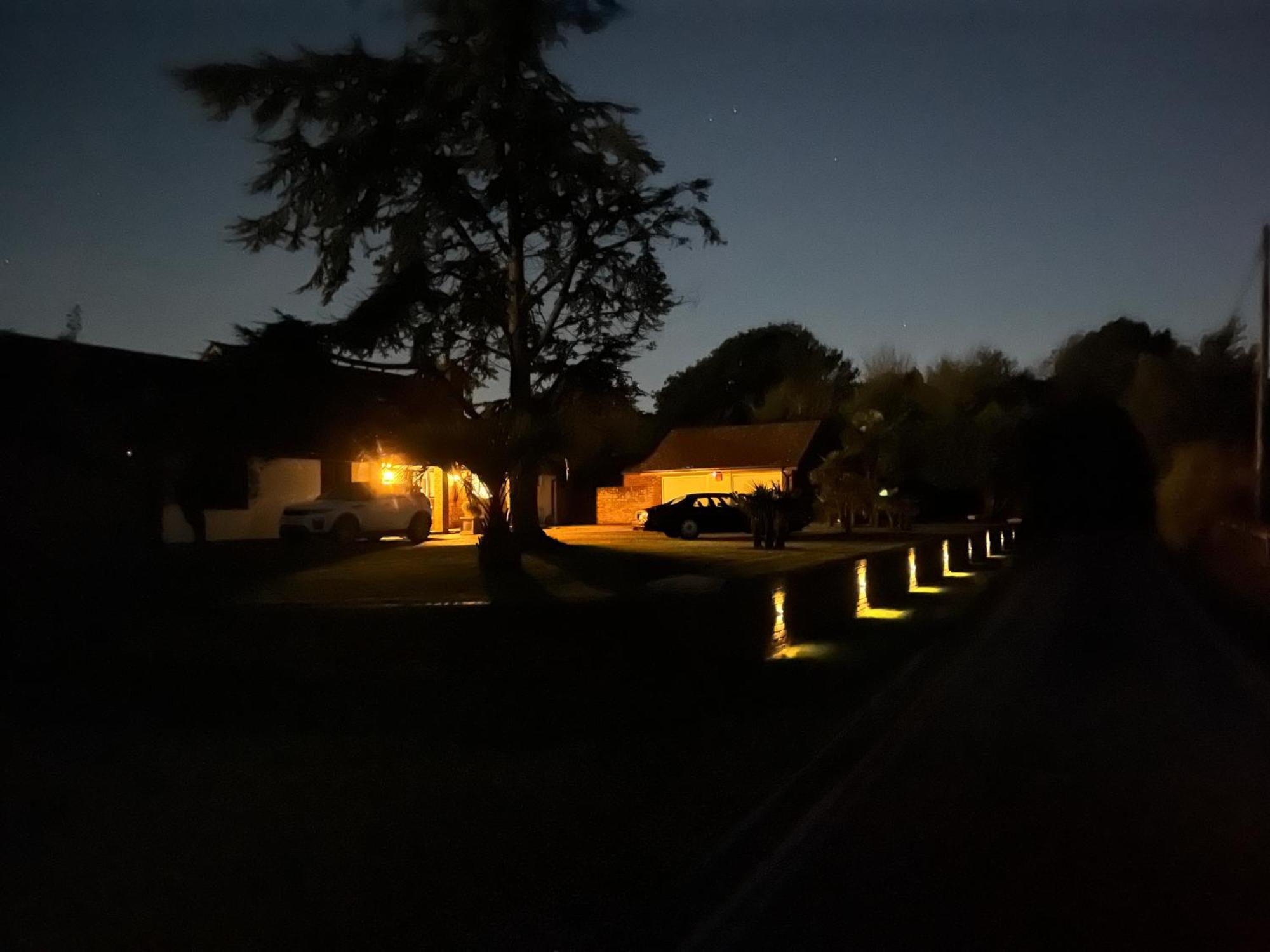 Stay At 'The Elms' In Tranquil Church Norton, Selsey - Ground Floor Bedroom, Own Private Bathroom, Quiet Beach, 2 Acre Garden By The Sea, On Edge Of Wildlife Nature Reserve מראה חיצוני תמונה