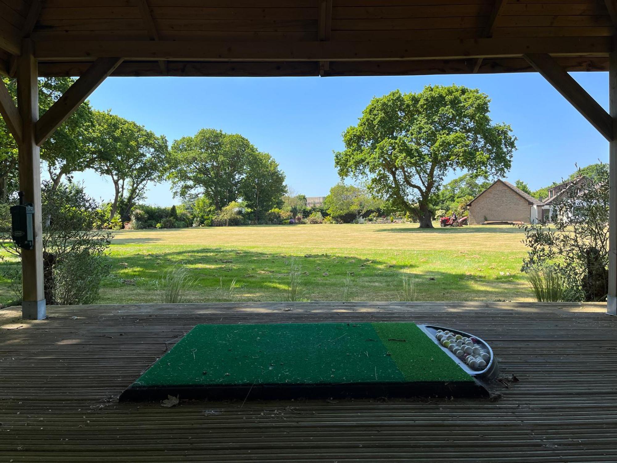 Stay At 'The Elms' In Tranquil Church Norton, Selsey - Ground Floor Bedroom, Own Private Bathroom, Quiet Beach, 2 Acre Garden By The Sea, On Edge Of Wildlife Nature Reserve מראה חיצוני תמונה